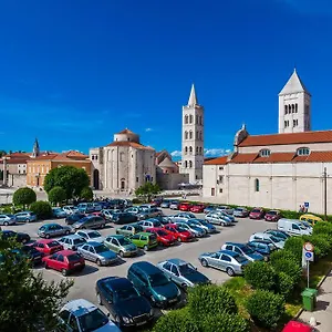 https://stylish-centre-apartments.hotelinzadar.com